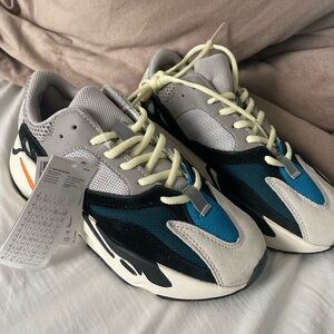 Yeezy Boost 700 wave runner